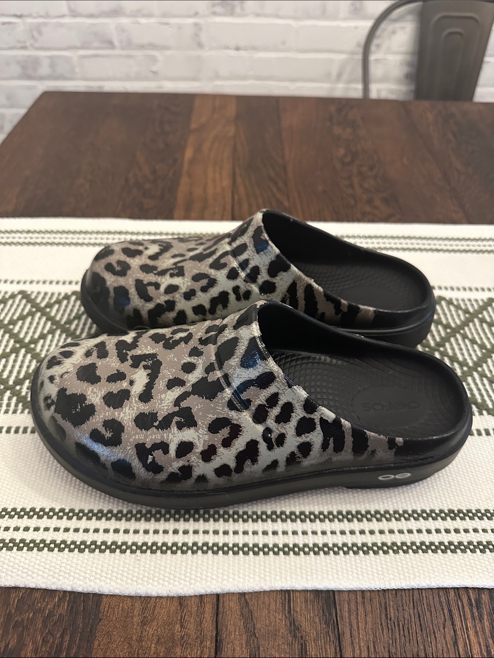 OOFOS OOcloog clogs